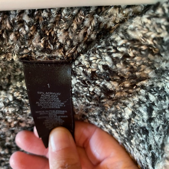 Sweaters - Picture 4 of 6